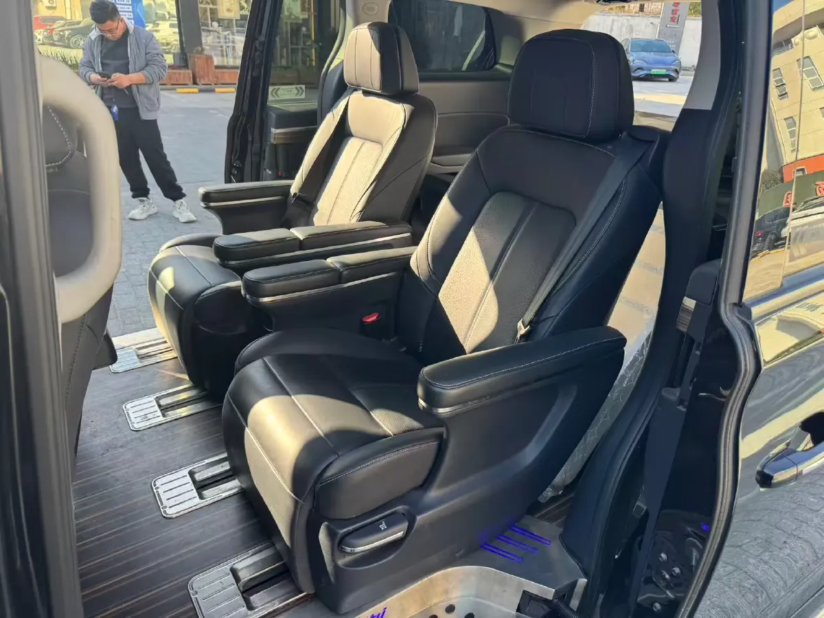 2021 GAC Trumpchi M8 2.0T 252HP L4 8AT,autocango,china used car exporter,china ev exporter,chinese used car exporter,chinese used ev exporter