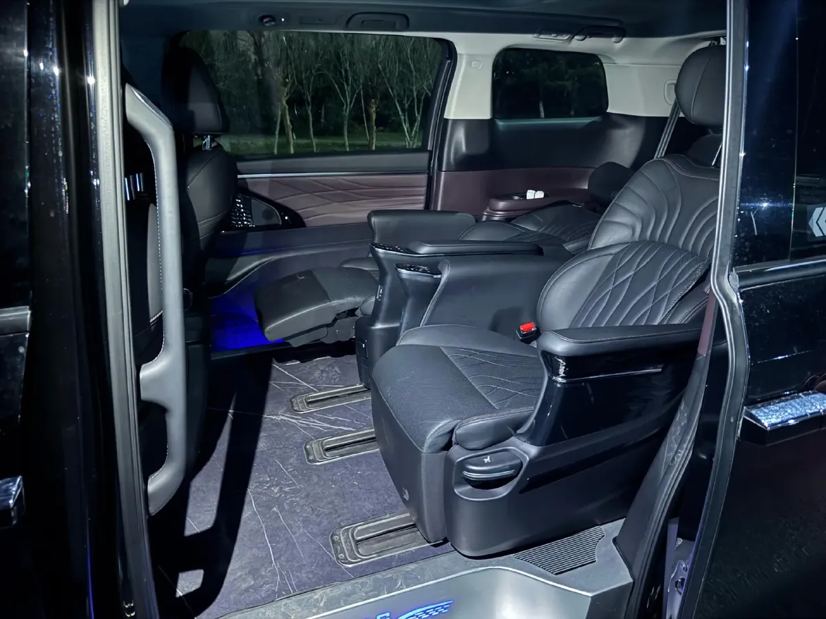 2024 GAC Trumpchi M8 2.0T 252HP L4 8AT,autocango,china used car exporter,china ev exporter,chinese used car exporter,chinese used ev exporter