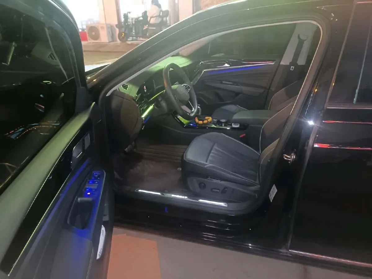 2024 Volkswagen Passat 2.0T 220HP L4 7DCT,autocango,china used car exporter,china ev exporter,chinese used car exporter,chinese used ev exporter
