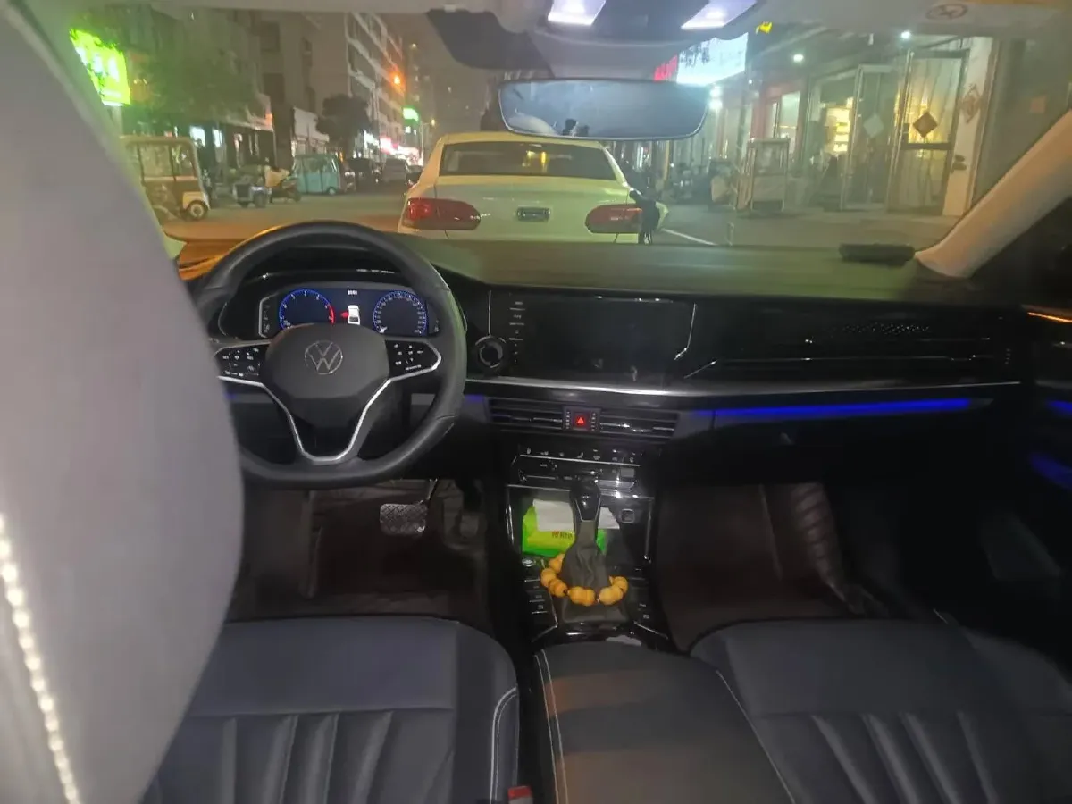 2024 Volkswagen Passat 2.0T 220HP L4 7DCT,autocango,china used car exporter,china ev exporter,chinese used car exporter,chinese used ev exporter