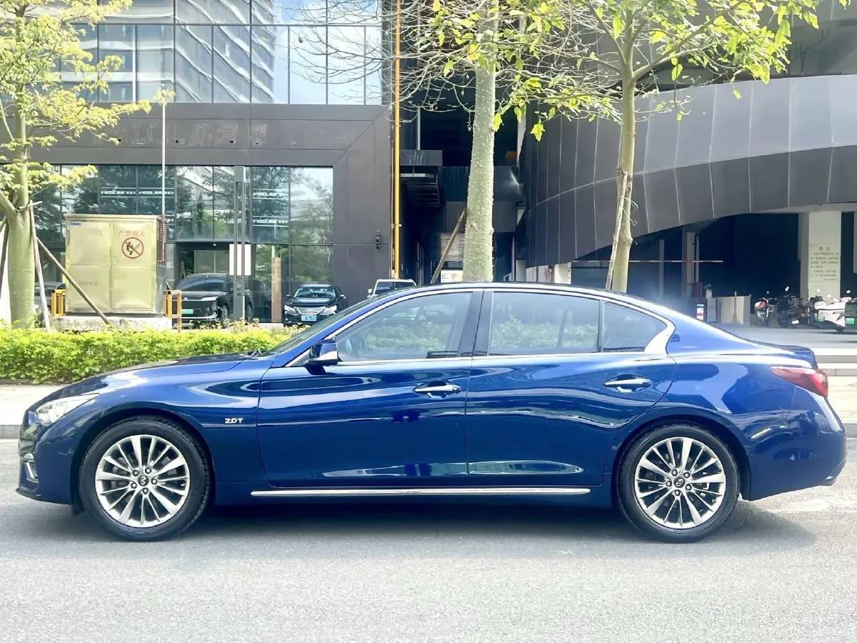 2018 Jeep Grand Commander 2.0T 265HP L4 9AT,autocango,china used car exporter,china ev exporter,chinese used car exporter,chinese used ev exporter