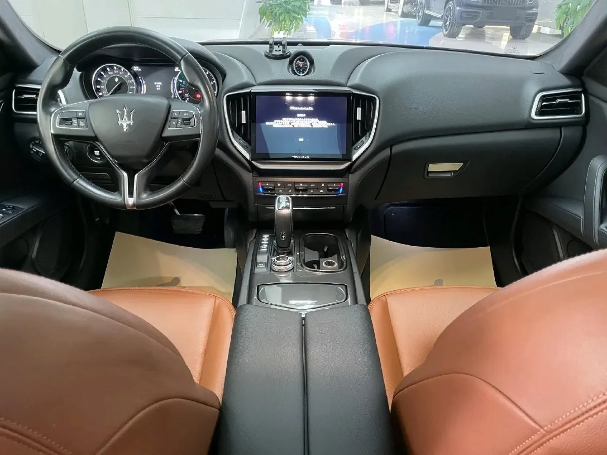 2021 Maserati Ghibli 2.0T 330HP L4 8AT,autocango,china used car exporter,china ev exporter,chinese used car exporter,chinese used ev exporter