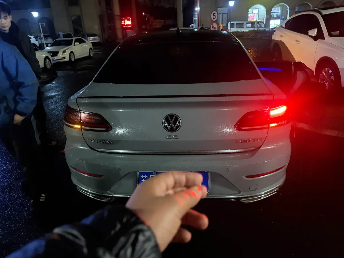 2023 Volkswagen CC 2.0T 220HP L4 7DCT,autocango,china used car exporter,china ev exporter,chinese used car exporter,chinese used ev exporter