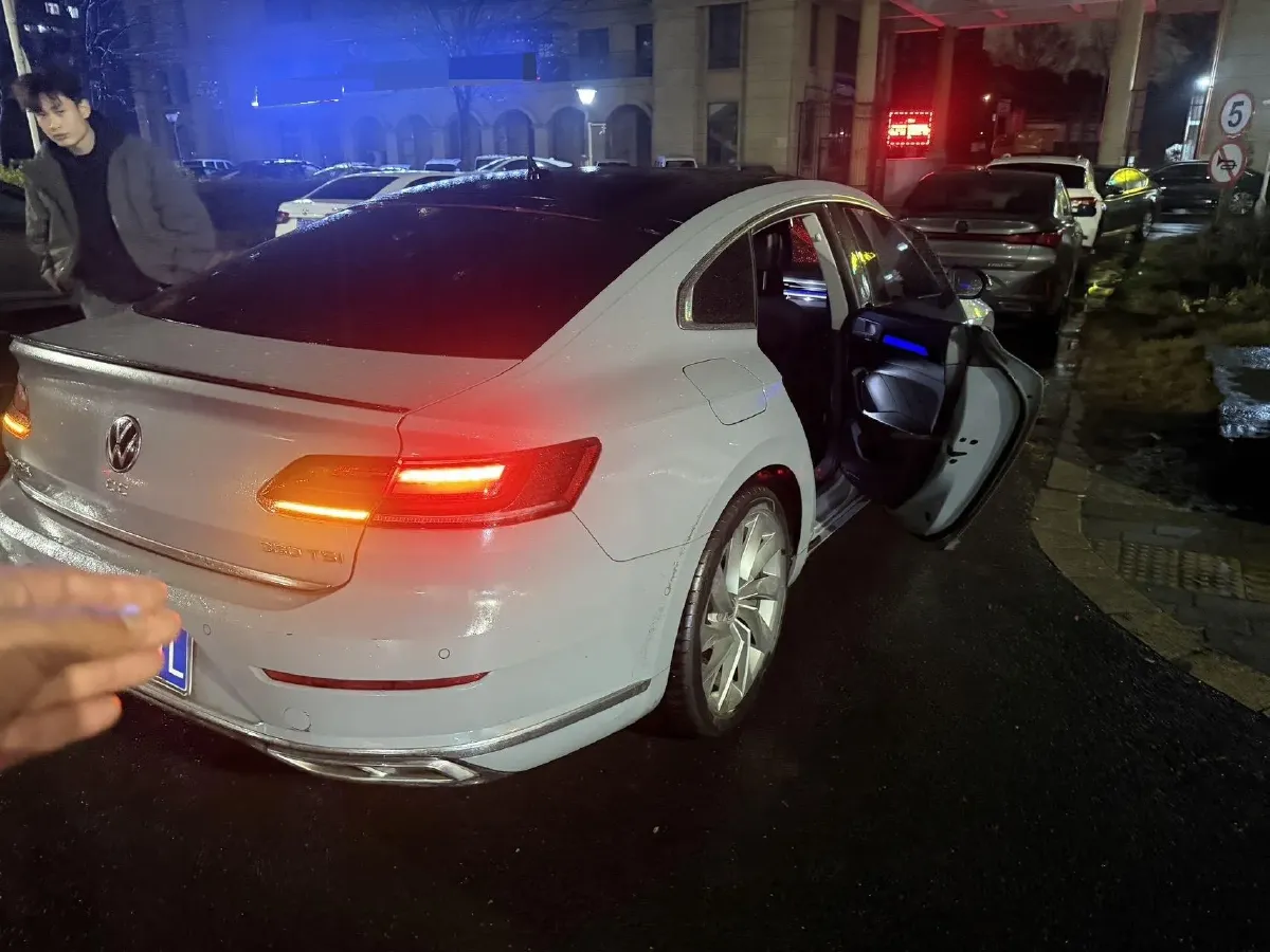 2023 Volkswagen CC 2.0T 220HP L4 7DCT,autocango,china used car exporter,china ev exporter,chinese used car exporter,chinese used ev exporter