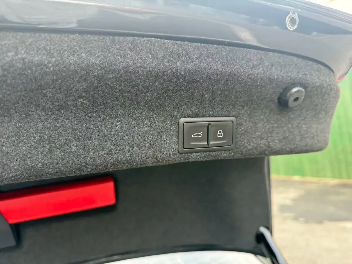 2018 Volkswagen Magotan 1.8T 180HP L4 7DCT,autocango,china used car exporter,china ev exporter,chinese used car exporter,chinese used ev exporter