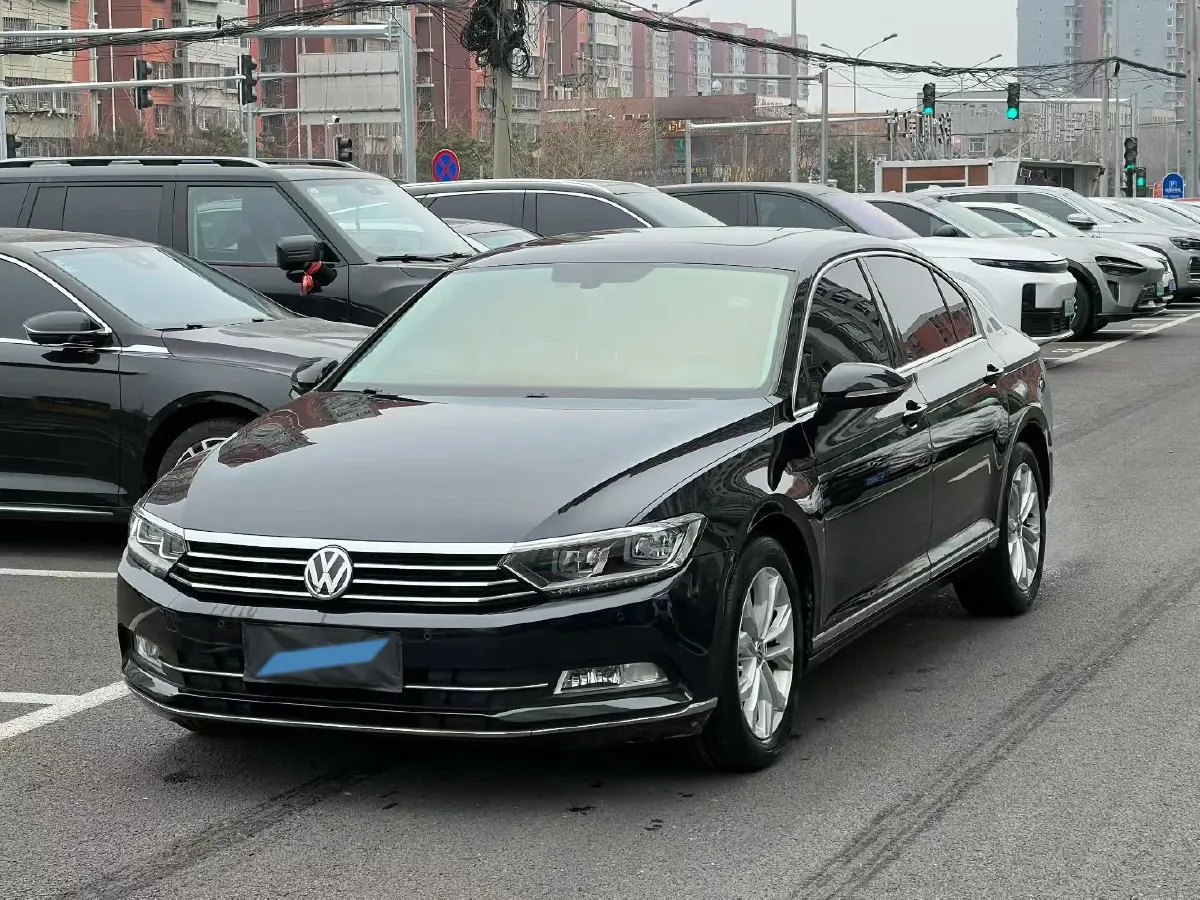 2018 Volkswagen Magotan 1.8T 180HP L4 7DCT,autocango,china used car exporter,china ev exporter,chinese used car exporter,chinese used ev exporter