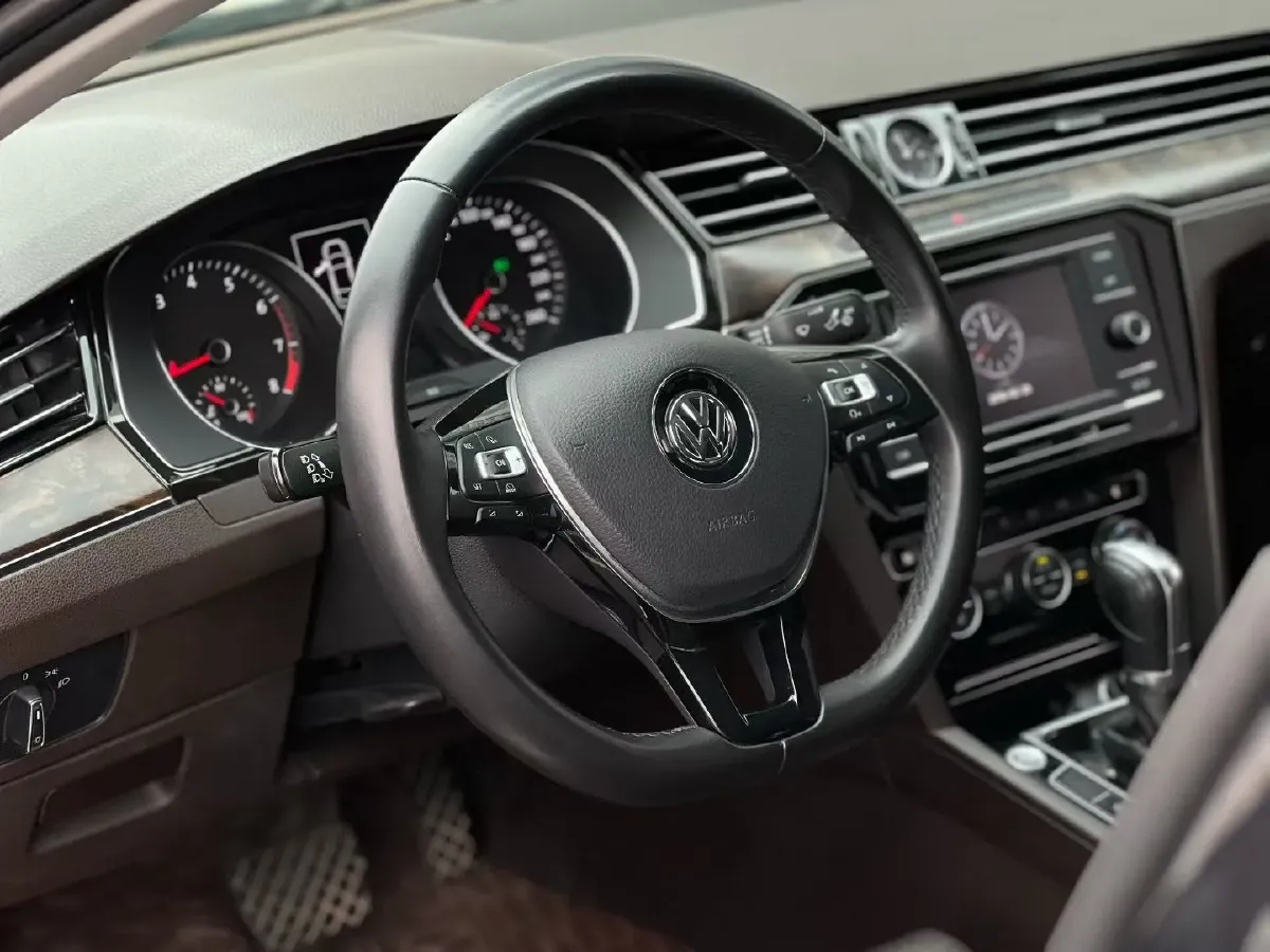 2018 Volkswagen Magotan 1.8T 180HP L4 7DCT,autocango,china used car exporter,china ev exporter,chinese used car exporter,chinese used ev exporter