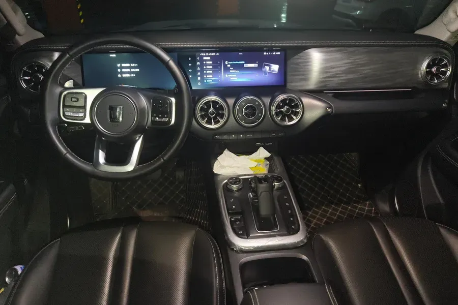 2023 Tank 300 2.0T 227HP L4 8AT,autocango,china used car exporter,china ev exporter,chinese used car exporter,chinese used ev exporter