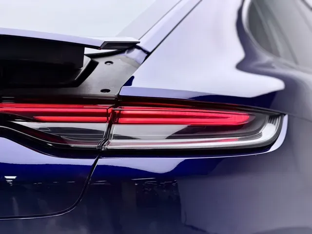 2021 Porsche Panamera 2.9T 330HP V6 8DCT,autocango,china used car exporter,china ev exporter,chinese used car exporter,chinese used ev exporter