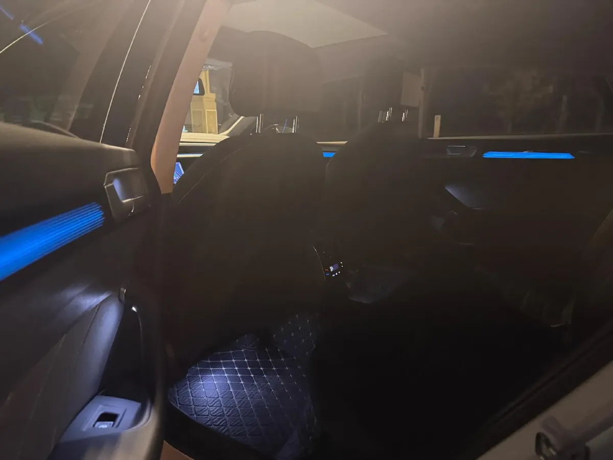 2024 Volkswagen CC 2.0T 220HP L4 7DCT,autocango,china used car exporter,china ev exporter,chinese used car exporter,chinese used ev exporter