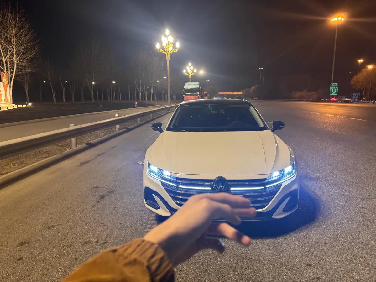 2024 Volkswagen CC 2.0T 220HP L4 7DCT,autocango,china used car exporter,china ev exporter,chinese used car exporter,chinese used ev exporter