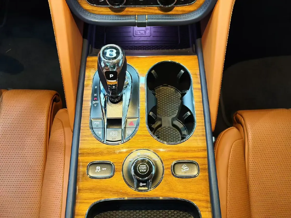 2021 Bentley Bentayga 4.0T 550HP V8 8AT,autocango,china used car exporter,china ev exporter,chinese used car exporter,chinese used ev exporter