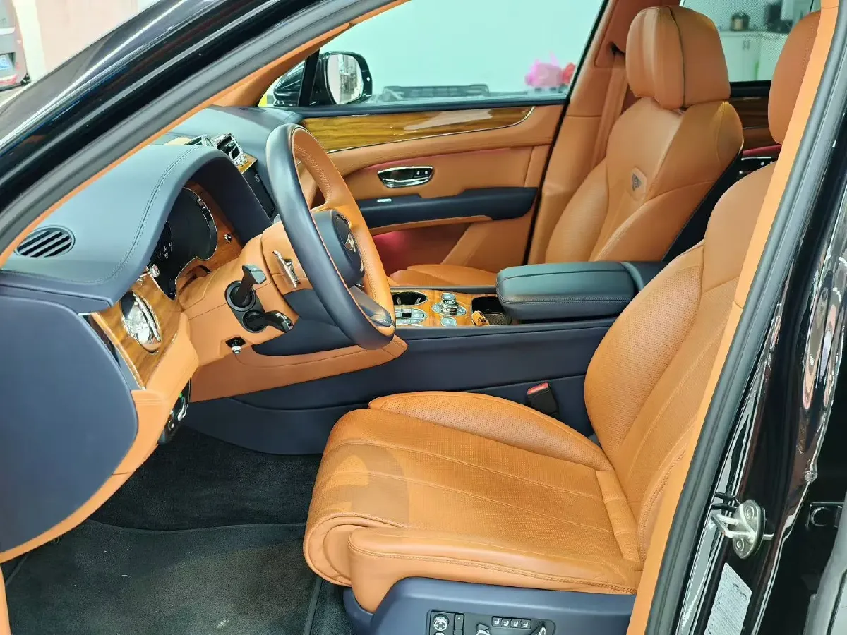 2021 Bentley Bentayga 4.0T 550HP V8 8AT,autocango,china used car exporter,china ev exporter,chinese used car exporter,chinese used ev exporter