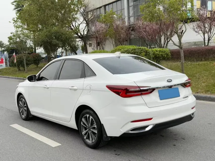 2021 Ford Escort 1.5L 122HP L3 6AT,autocango,china used car exporter,china ev exporter,chinese used car exporter,chinese used ev exporter