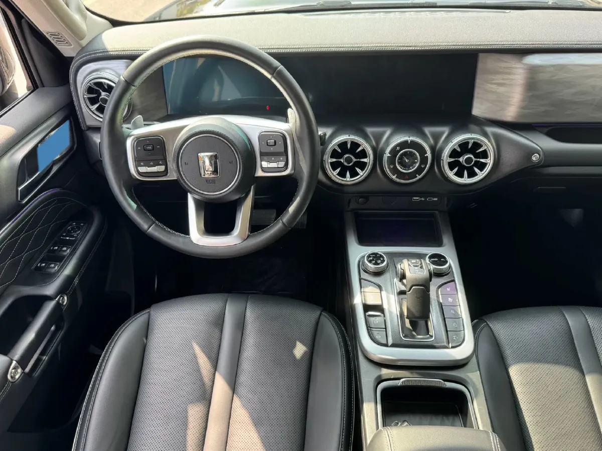 2021 Tank 300 2.0T 227HP L4 8AT,autocango,china used car exporter,china ev exporter,chinese used car exporter,chinese used ev exporter