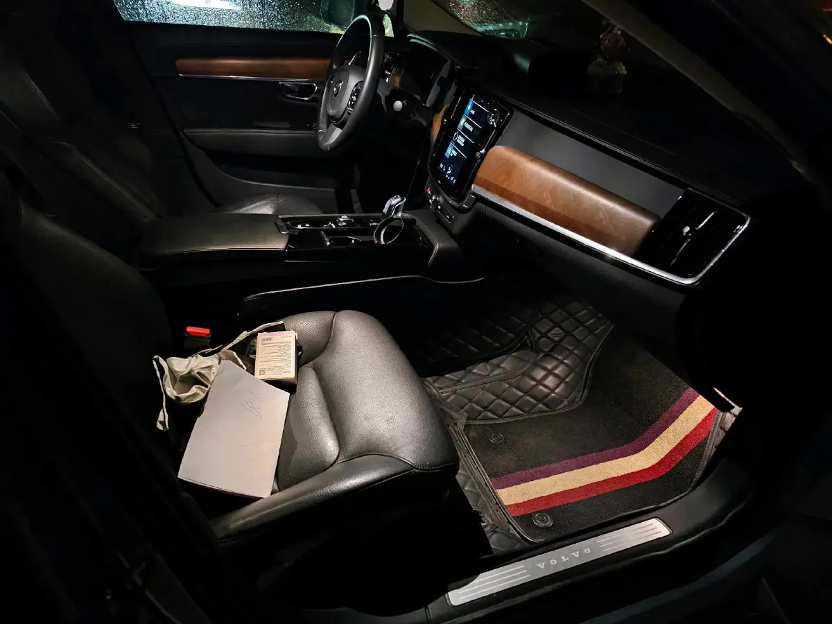 2019 Volvo S90 2.0T 254HP L4 8AT,autocango,china used car exporter,china ev exporter,chinese used car exporter,chinese used ev exporter