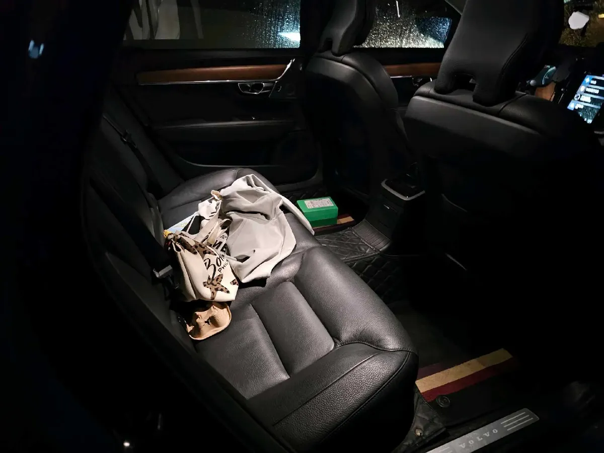 2019 Volvo S90 2.0T 254HP L4 8AT,autocango,china used car exporter,china ev exporter,chinese used car exporter,chinese used ev exporter