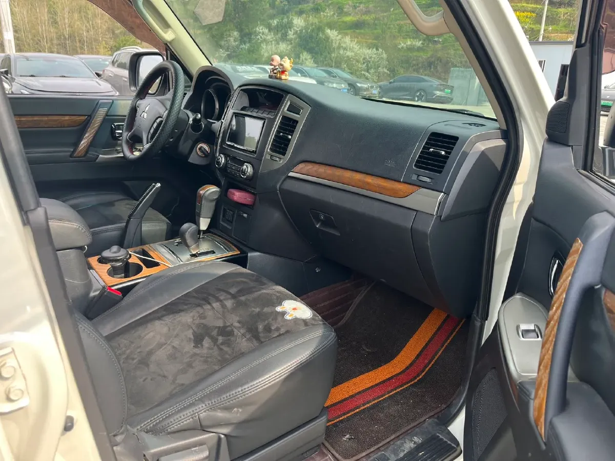 2019 Mitsubishi Pajero 3.0L 174HP V6 5AT,autocango,china used car exporter,china ev exporter,chinese used car exporter,chinese used ev exporter