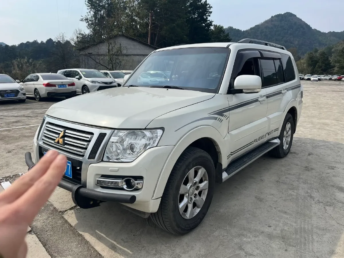 2019 Mitsubishi Pajero 3.0L 174HP V6 5AT,autocango,china used car exporter,china ev exporter,chinese used car exporter,chinese used ev exporter