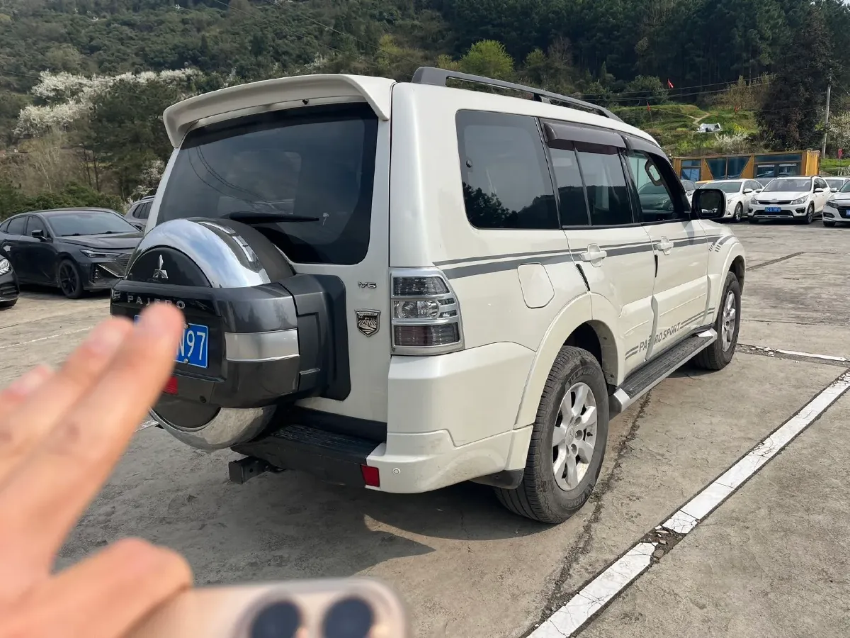 2019 Mitsubishi Pajero 3.0L 174HP V6 5AT,autocango,china used car exporter,china ev exporter,chinese used car exporter,chinese used ev exporter