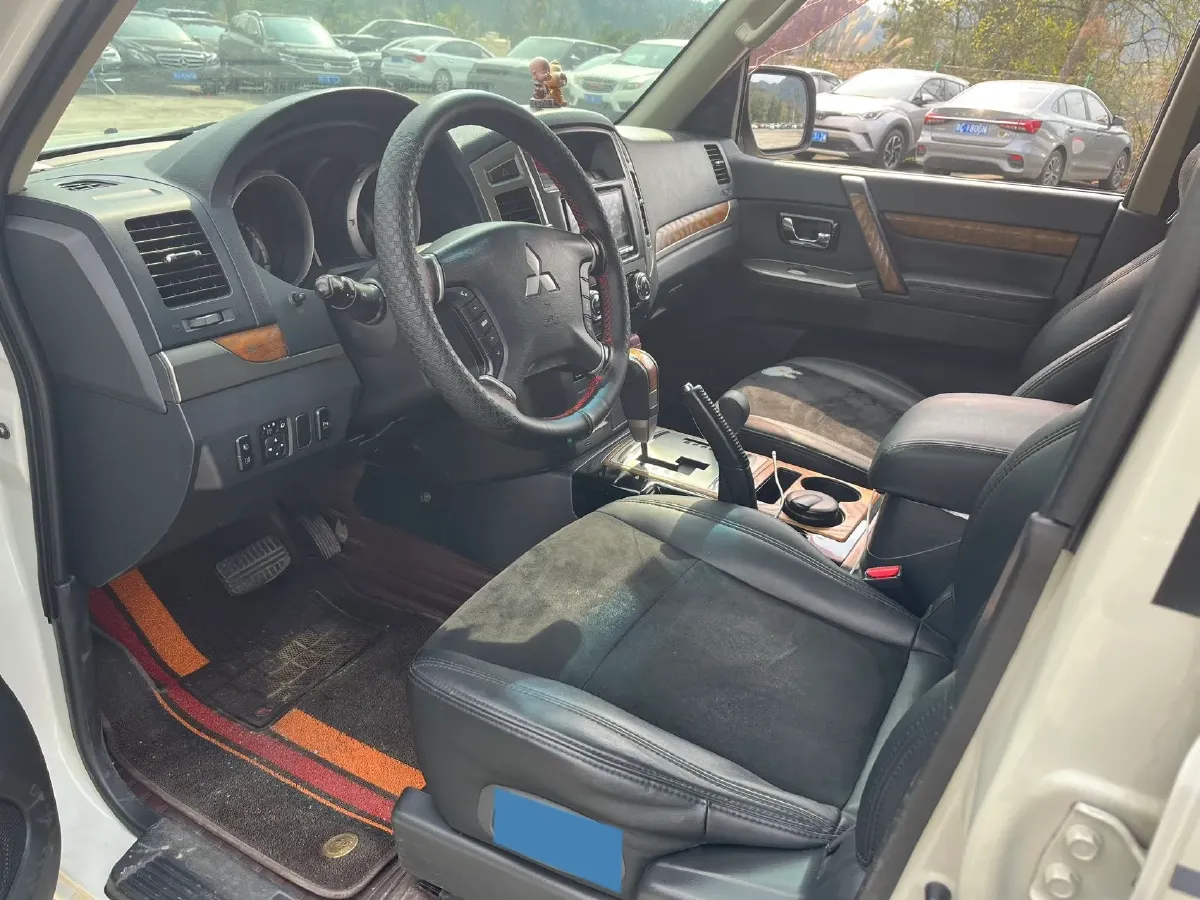 2019 Mitsubishi Pajero 3.0L 174HP V6 5AT,autocango,china used car exporter,china ev exporter,chinese used car exporter,chinese used ev exporter