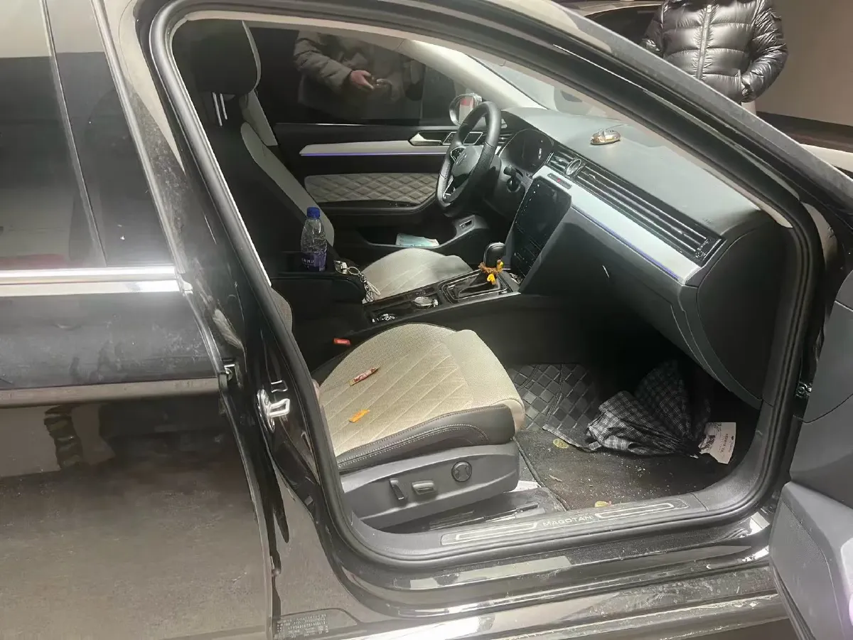 2025 Volkswagen Magotan 2.0T 186HP L4 7DCT,autocango,china used car exporter,china ev exporter,chinese used car exporter,chinese used ev exporter