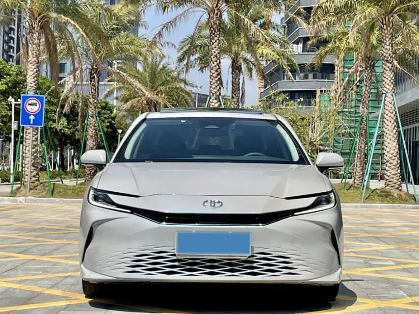 2024 Toyota Camry 2.0L 152HP L4 E-CVT Hybrid,autocango,china used car exporter,china ev exporter,chinese used car exporter,chinese used ev exporter