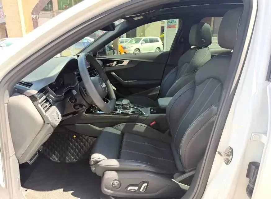 2023 Audi A4L 2.0T 190HP L4 7DCT,autocango,china used car exporter,china ev exporter,chinese used car exporter,chinese used ev exporter