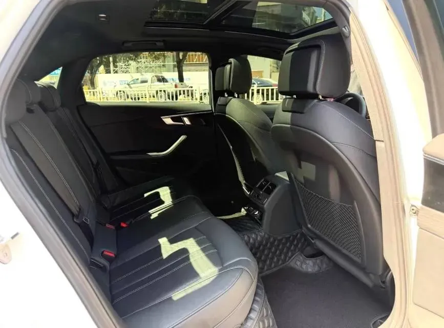 2023 Audi A4L 2.0T 190HP L4 7DCT,autocango,china used car exporter,china ev exporter,chinese used car exporter,chinese used ev exporter