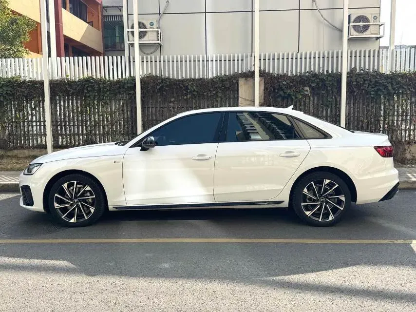 2023 Audi A4L 2.0T 190HP L4 7DCT,autocango,china used car exporter,china ev exporter,chinese used car exporter,chinese used ev exporter