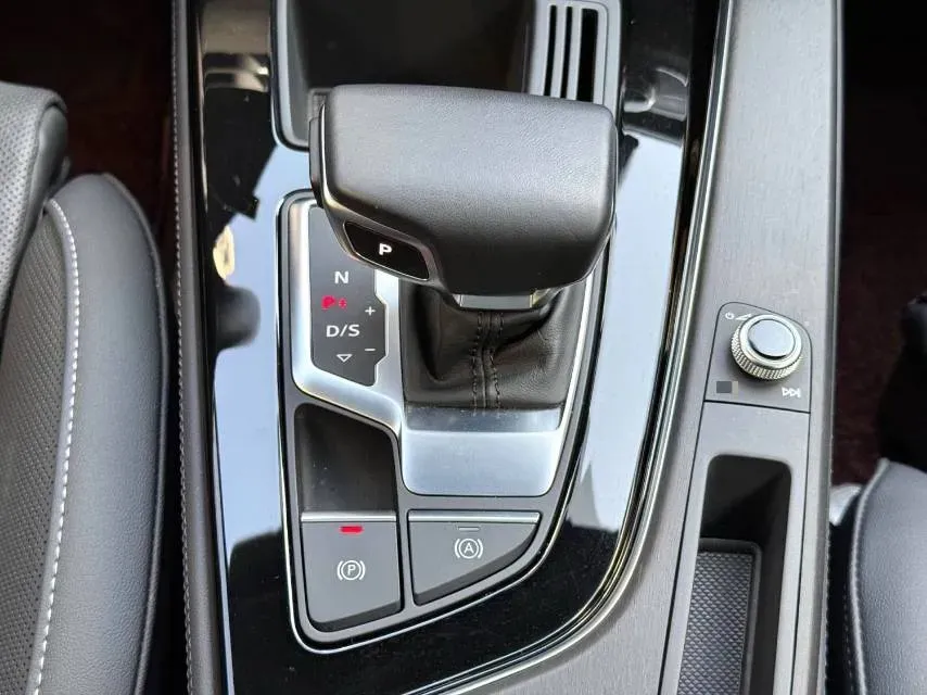 2023 Audi A4L 2.0T 190HP L4 7DCT,autocango,china used car exporter,china ev exporter,chinese used car exporter,chinese used ev exporter