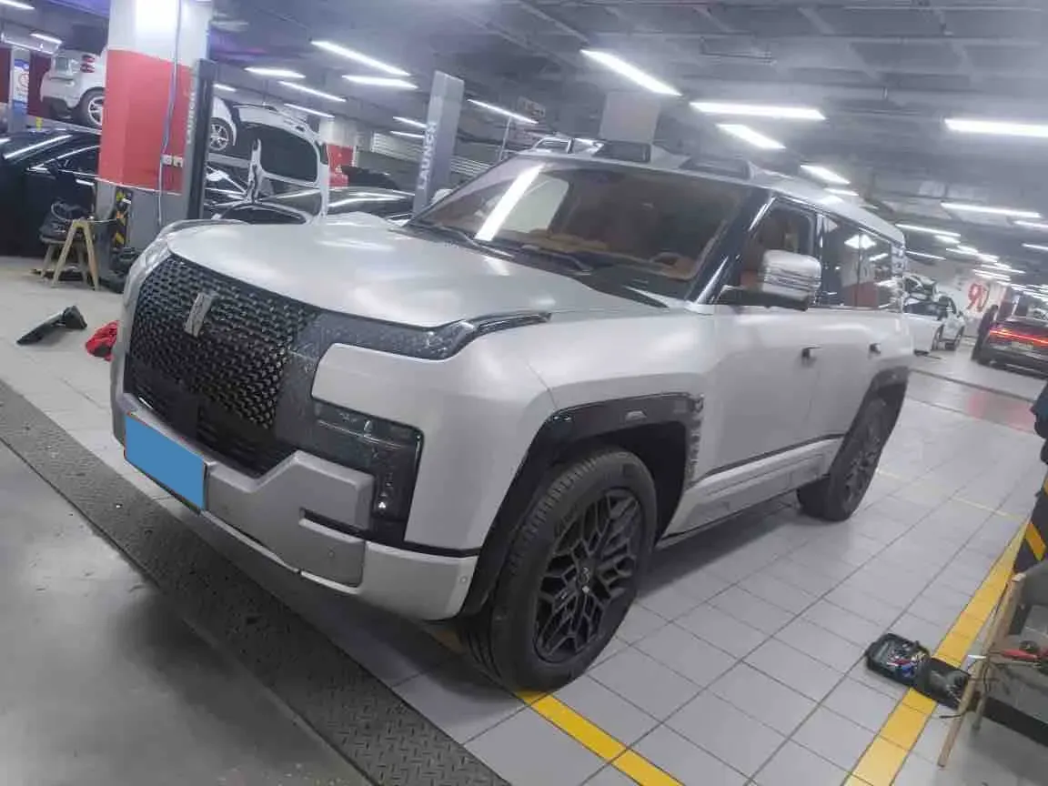 2023 YangWang U8 2.0T 272HP L4 REEV 49.05KWH,autocango,china used car exporter,china ev exporter,chinese used car exporter,chinese used ev exporter