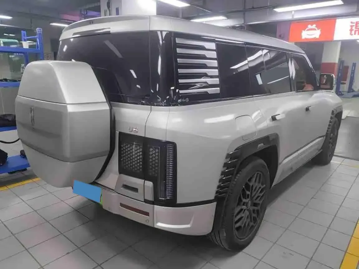 2023 YangWang U8 2.0T 272HP L4 REEV 49.05KWH,autocango,china used car exporter,china ev exporter,chinese used car exporter,chinese used ev exporter