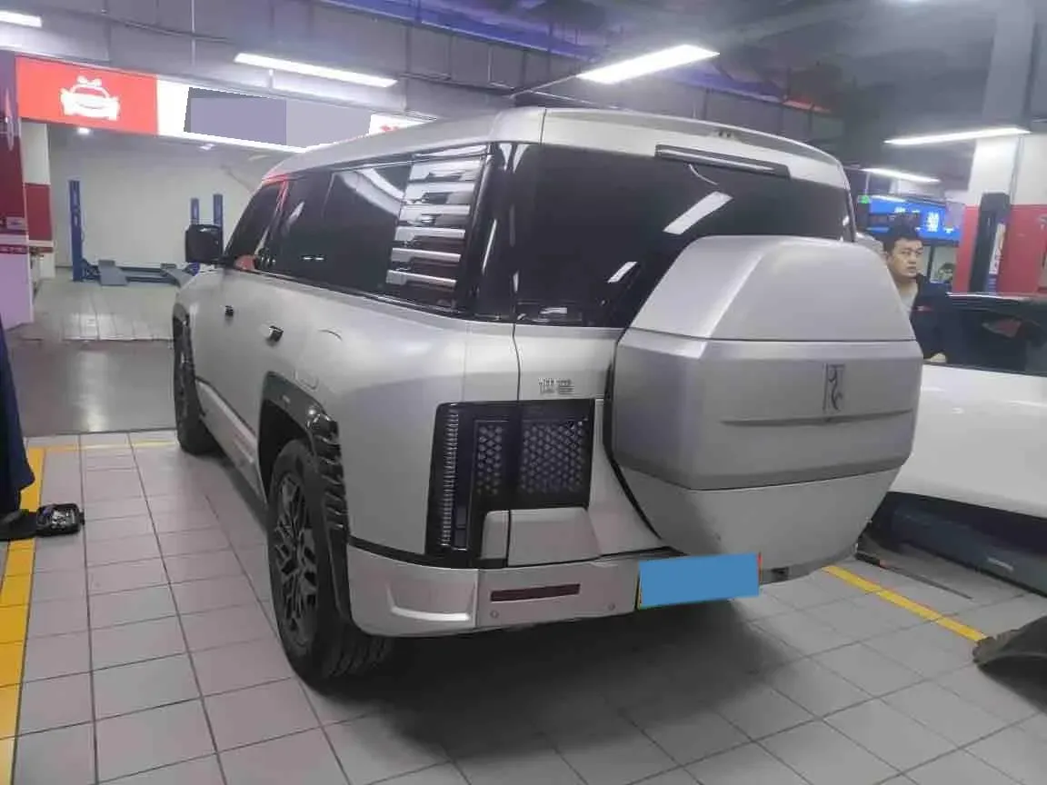 2023 YangWang U8 2.0T 272HP L4 REEV 49.05KWH,autocango,china used car exporter,china ev exporter,chinese used car exporter,chinese used ev exporter