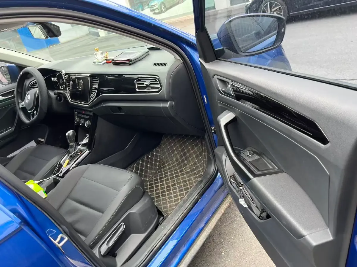 2021 Volkswagen T-Roc 1.4T 150HP L4 7DCT,autocango,china used car exporter,china ev exporter,chinese used car exporter,chinese used ev exporter