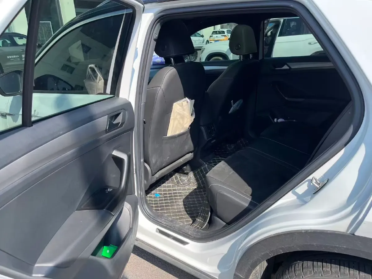 2022 Volkswagen T-Roc 1.4T 150HP L4 7DCT,autocango,china used car exporter,china ev exporter,chinese used car exporter,chinese used ev exporter