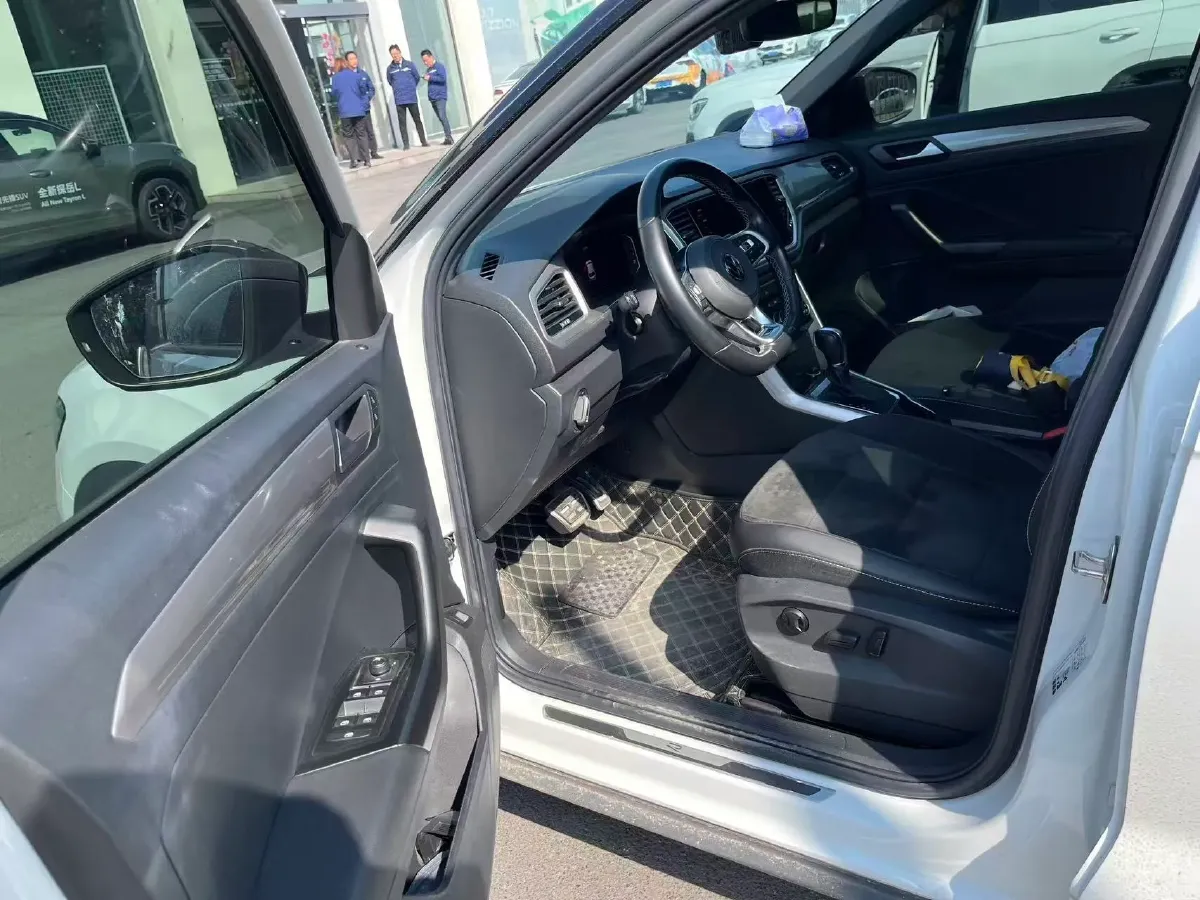 2022 Volkswagen T-Roc 1.4T 150HP L4 7DCT,autocango,china used car exporter,china ev exporter,chinese used car exporter,chinese used ev exporter
