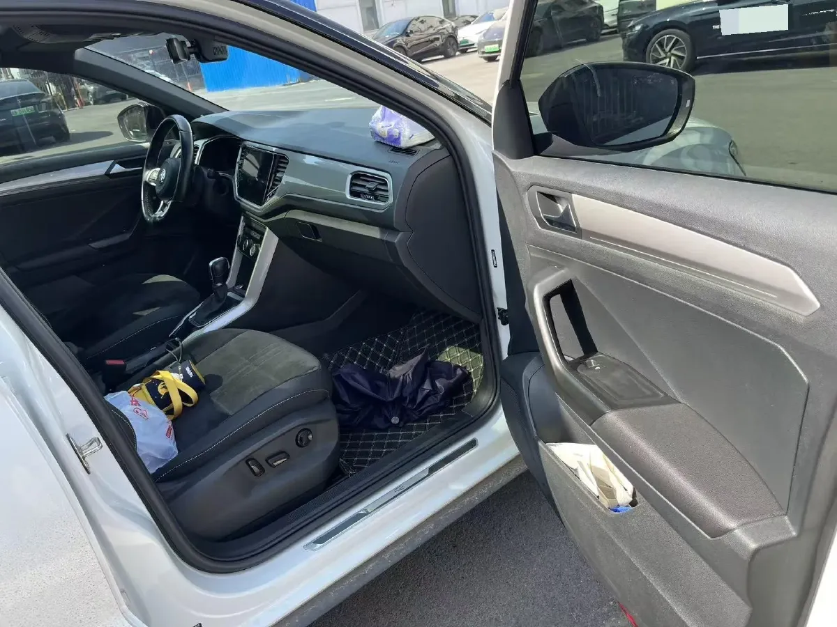 2022 Volkswagen T-Roc 1.4T 150HP L4 7DCT,autocango,china used car exporter,china ev exporter,chinese used car exporter,chinese used ev exporter