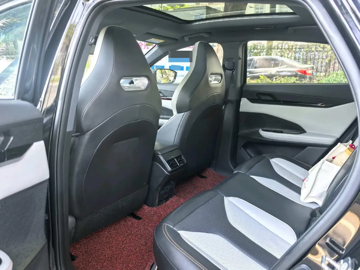 2024 ChangAn UNI-V iDD 1.5L 110HP L4 E-CVT PHEV 18.99KWH,autocango,china used car exporter,china ev exporter,chinese used car exporter,chinese used ev exporter