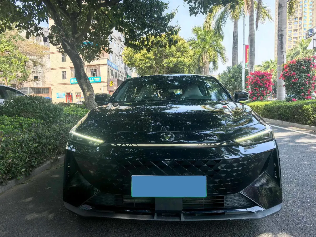 2024 ChangAn UNI-V iDD 1.5L 110HP L4 E-CVT PHEV 18.99KWH,autocango,china used car exporter,china ev exporter,chinese used car exporter,chinese used ev exporter