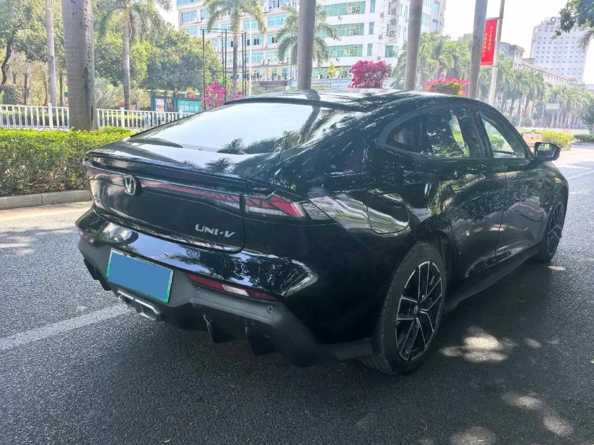 2024 ChangAn UNI-V iDD 1.5L 110HP L4 E-CVT PHEV 18.99KWH,autocango,china used car exporter,china ev exporter,chinese used car exporter,chinese used ev exporter