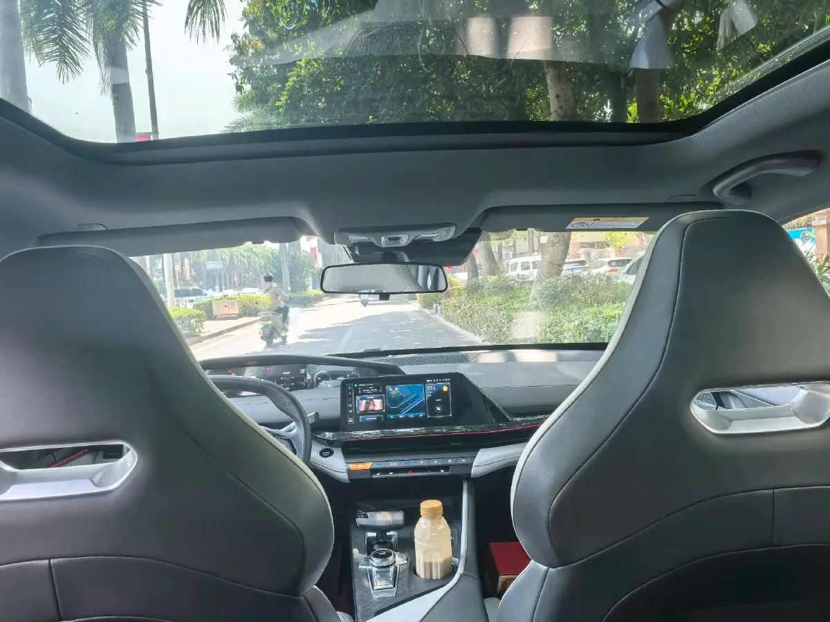 2024 ChangAn UNI-V iDD 1.5L 110HP L4 E-CVT PHEV 18.99KWH,autocango,china used car exporter,china ev exporter,chinese used car exporter,chinese used ev exporter