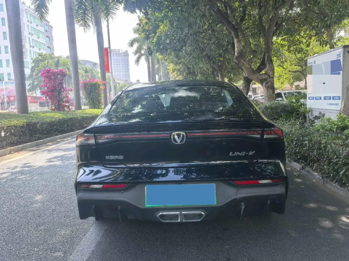 2024 ChangAn UNI-V iDD 1.5L 110HP L4 E-CVT PHEV 18.99KWH,autocango,china used car exporter,china ev exporter,chinese used car exporter,chinese used ev exporter