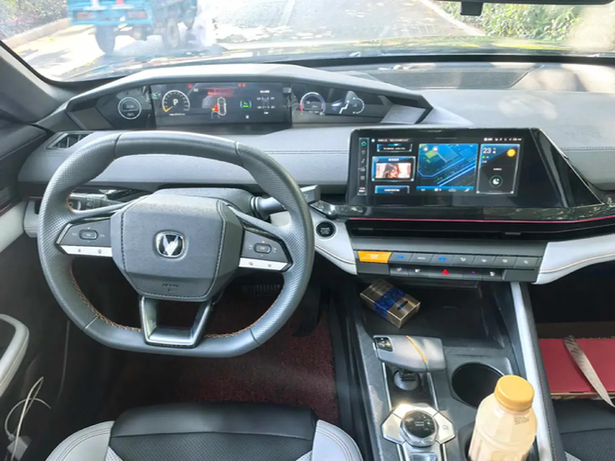 2024 ChangAn UNI-V iDD 1.5L 110HP L4 E-CVT PHEV 18.99KWH,autocango,china used car exporter,china ev exporter,chinese used car exporter,chinese used ev exporter