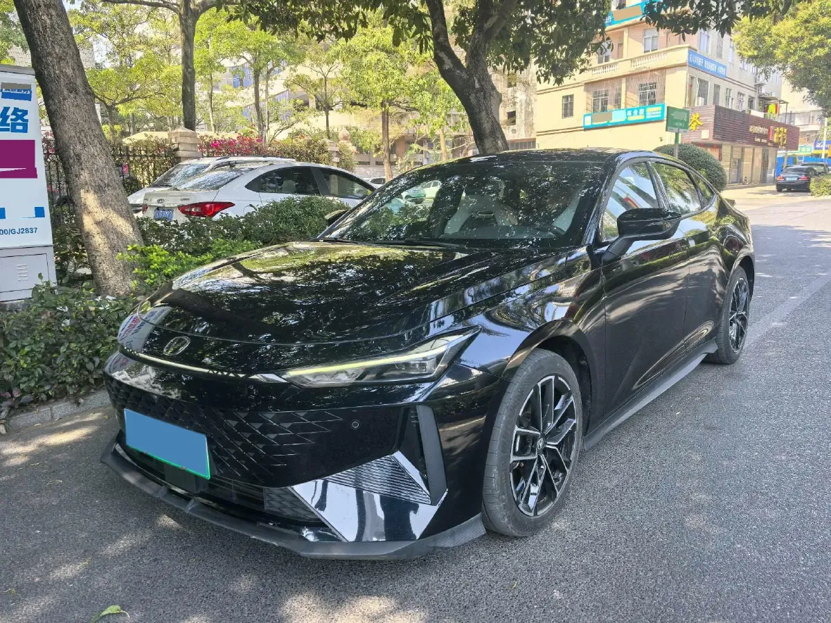 2024 ChangAn UNI-V iDD 1.5L 110HP L4 E-CVT PHEV 18.99KWH,autocango,china used car exporter,china ev exporter,chinese used car exporter,chinese used ev exporter