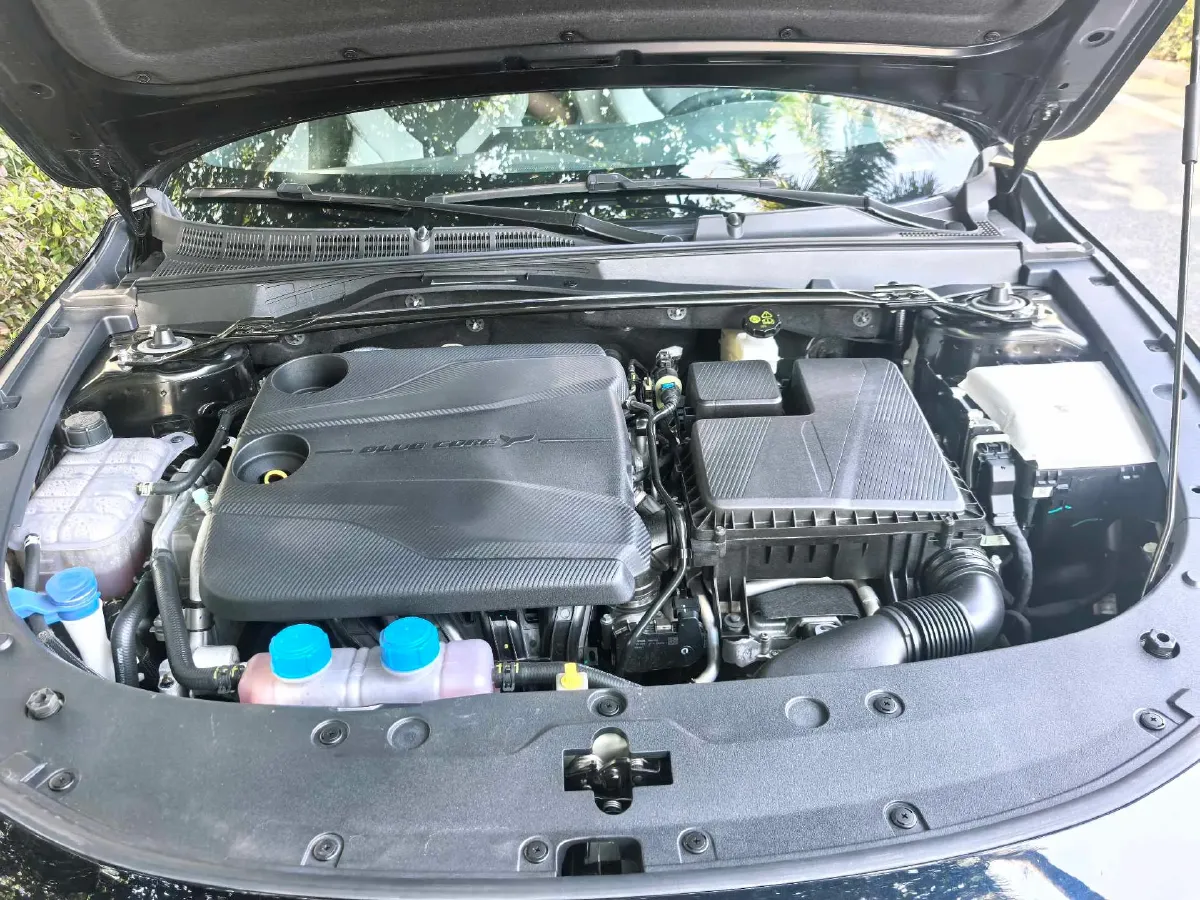 2024 ChangAn UNI-V iDD 1.5L 110HP L4 E-CVT PHEV 18.99KWH,autocango,china used car exporter,china ev exporter,chinese used car exporter,chinese used ev exporter