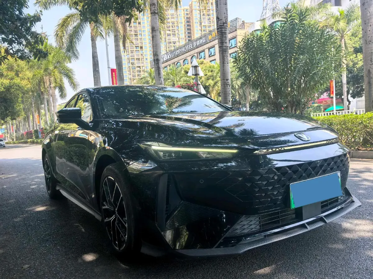 2024 ChangAn UNI-V iDD 1.5L 110HP L4 E-CVT PHEV 18.99KWH,autocango,china used car exporter,china ev exporter,chinese used car exporter,chinese used ev exporter