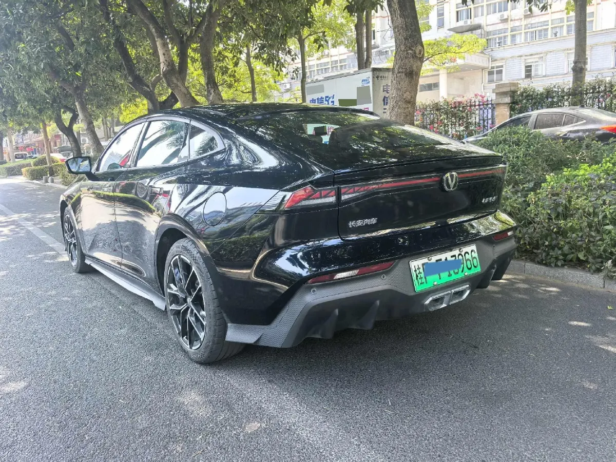 2024 ChangAn UNI-V iDD 1.5L 110HP L4 E-CVT PHEV 18.99KWH,autocango,china used car exporter,china ev exporter,chinese used car exporter,chinese used ev exporter