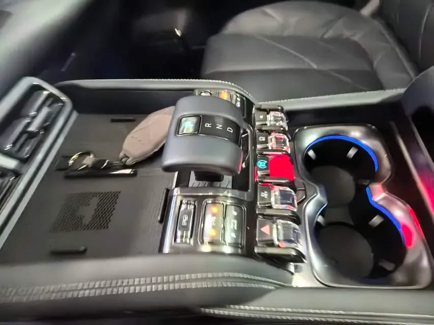 2023 FangChengBao Bao 5 1.5T 194HP L4 E-CVT PHEV 31.8KWH,autocango,china used car exporter,china ev exporter,chinese used car exporter,chinese used ev exporter