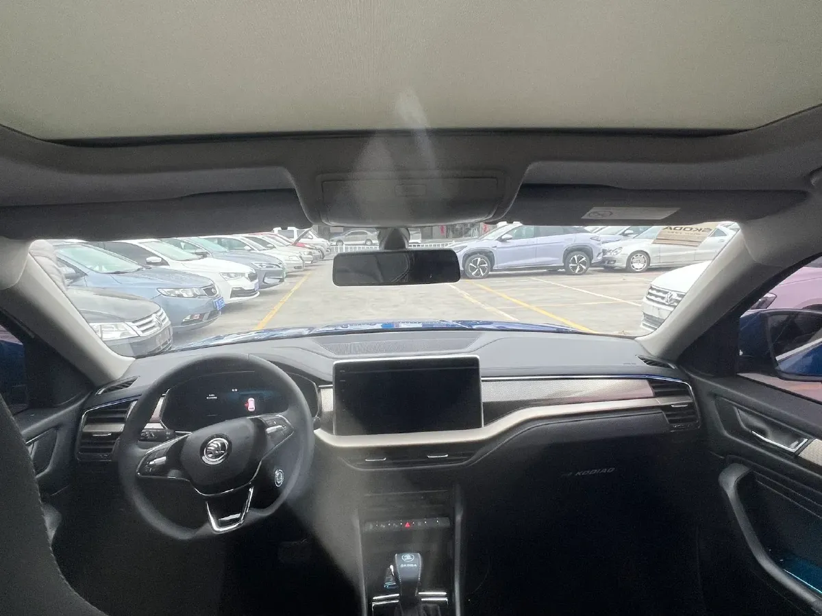 2022 Skoda Kodiak 2.0T 186HP L4 7DCT,autocango,china used car exporter,china ev exporter,chinese used car exporter,chinese used ev exporter